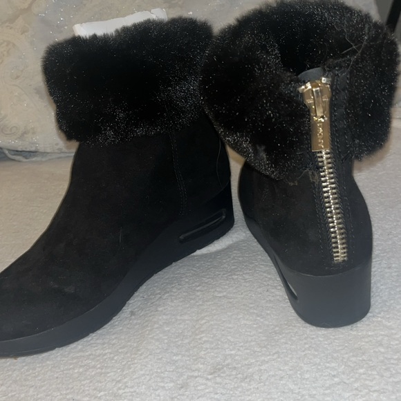 NWT DKNY black booties with fur trim never worn immaculate condition - Picture 2 of 6
